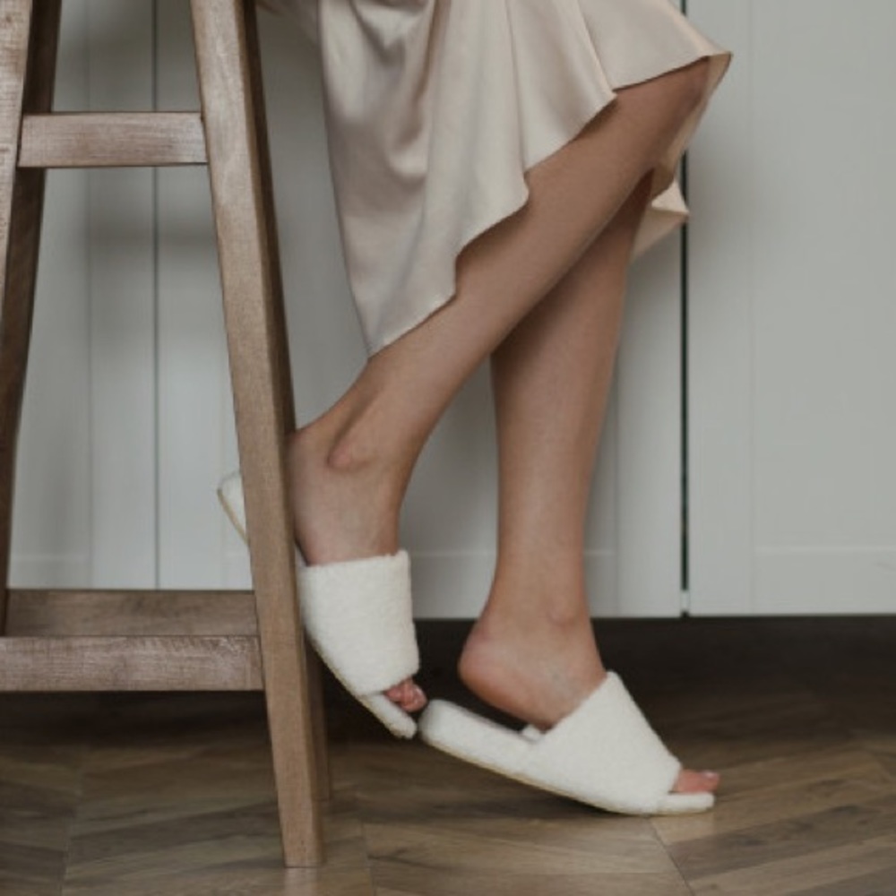 NWT White Slippers for Inside and Outside 36 Size (6 US Size) Kachorovska